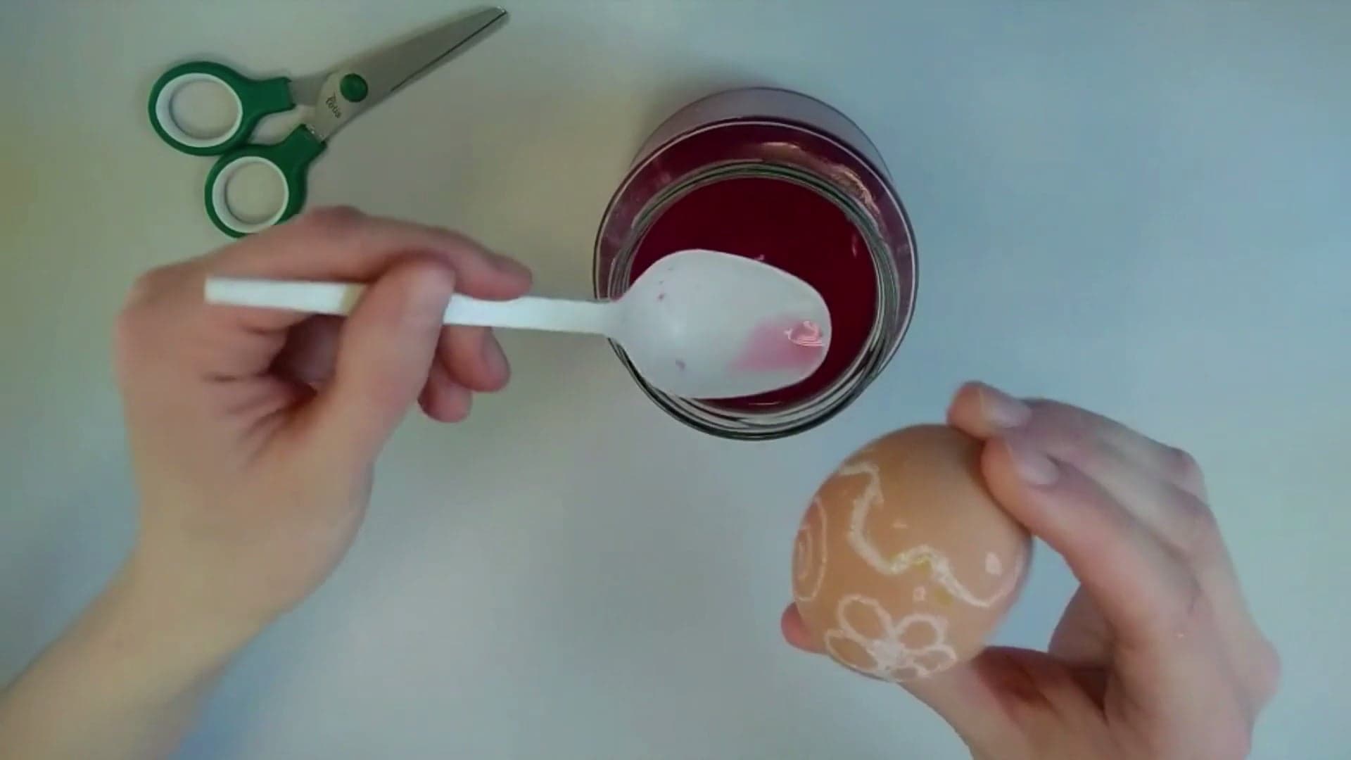 Malowanie jajka, tworzenie pisanki